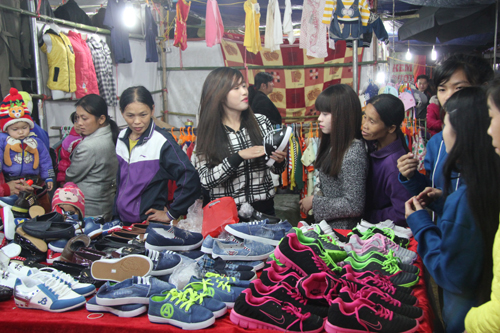 Khai mạc Phiên chợ hàng Việt tại Bình Gia